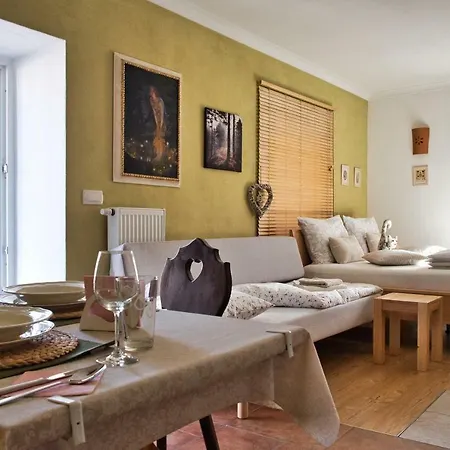Apartment Apartma Koledniki 1 *